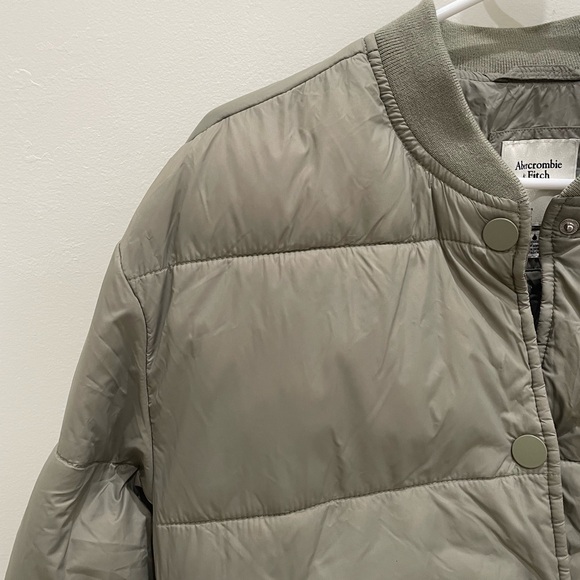 Abercrombie and Fitch Sage Green Puffer Cropped Jacket - Picture 7 of 10